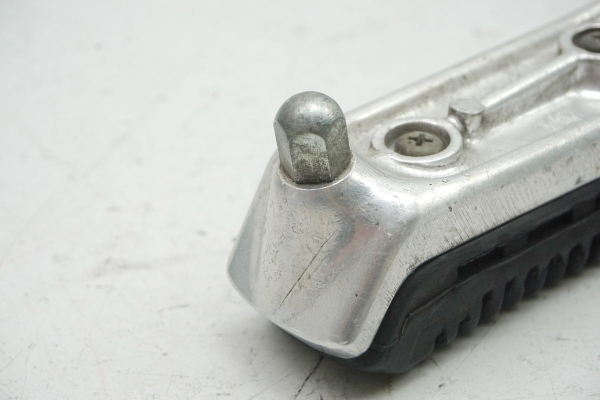 Suzuki GSX 1400 WVBN Estribera derecha del conductor