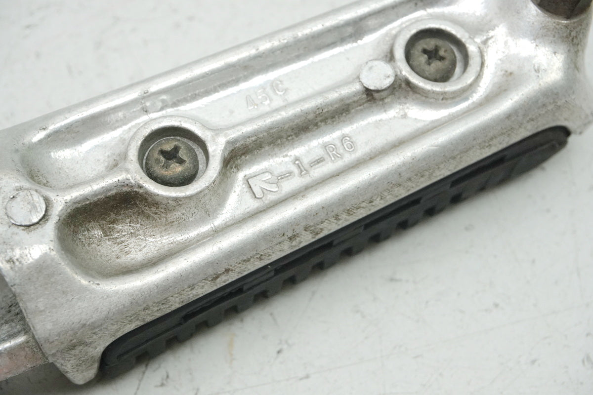 Suzuki GSX 1400 WVBN Estribera derecha del conductor
