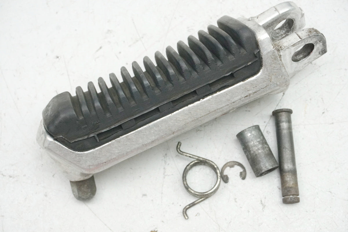 Suzuki GSX 1400 WVBN Fußraste Fahrer links Footrest