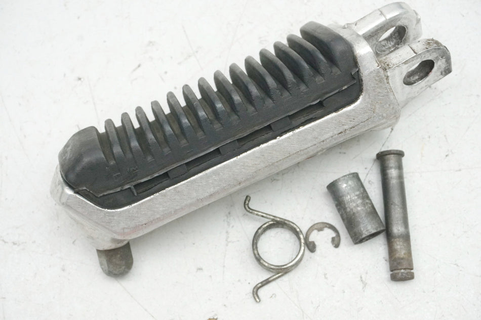 Suzuki GSX 1400 WVBN Estribera izquierda para el conductor