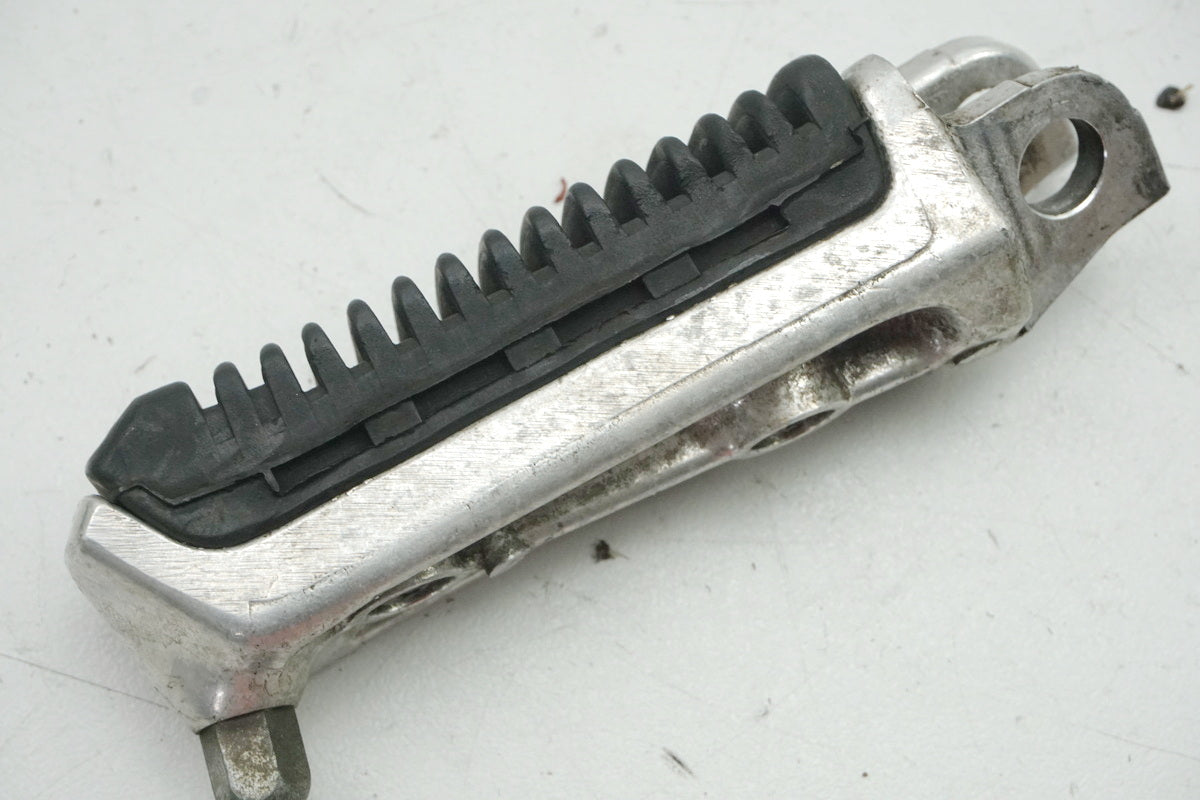 Suzuki GSX 1400 WVBN Fußraste Fahrer links Footrest
