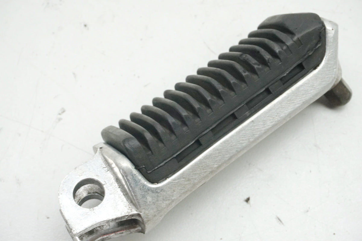 Suzuki GSX 1400 WVBN Fußraste Fahrer links Footrest