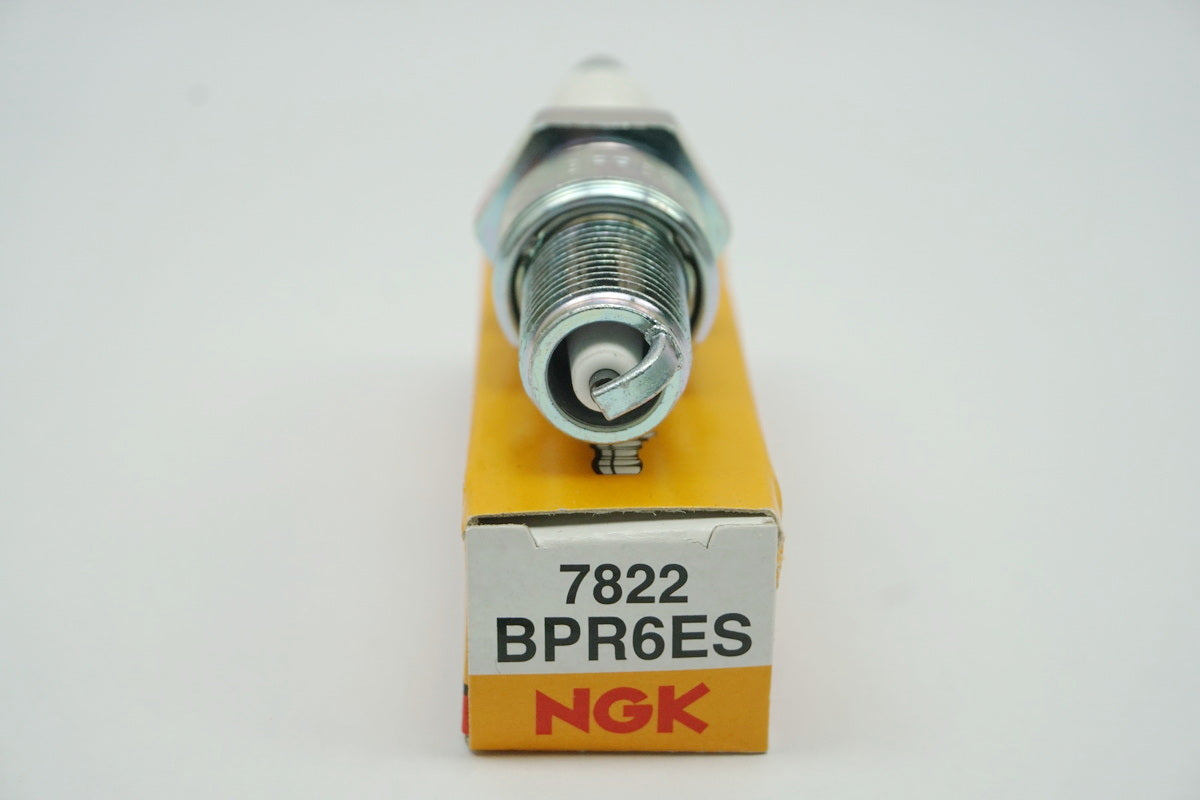 Bujía NGK - BPR6ES para Moto Guzzi Kawasaki Yamaha - NUEVA