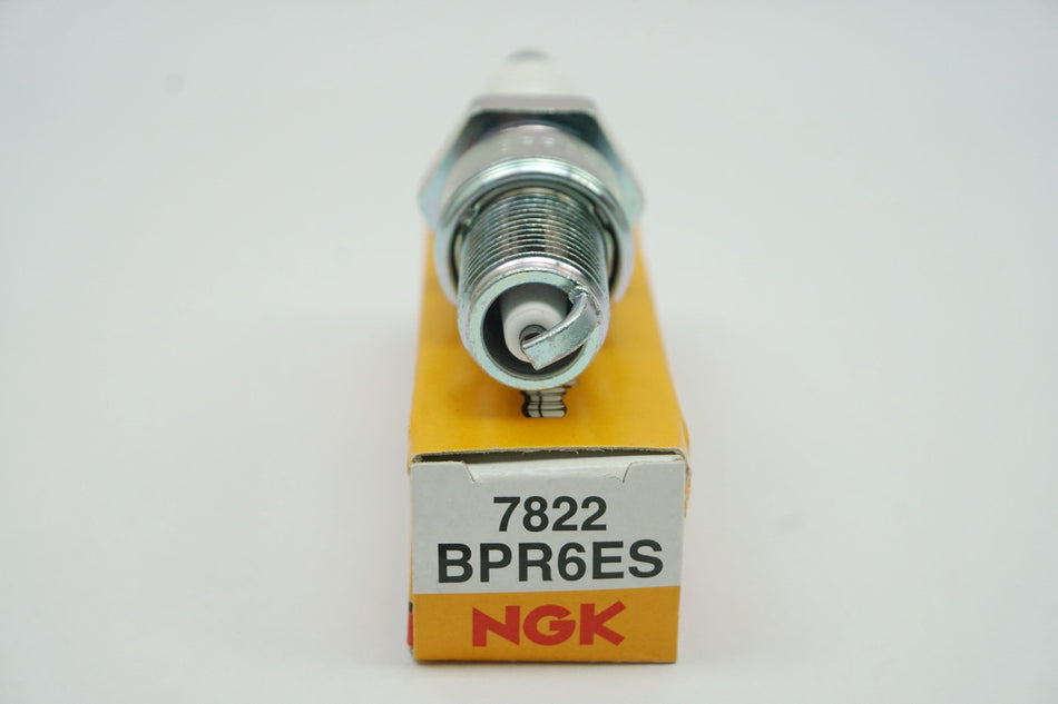 Bujía NGK - BPR6ES para Moto Guzzi Kawasaki Yamaha - NUEVA