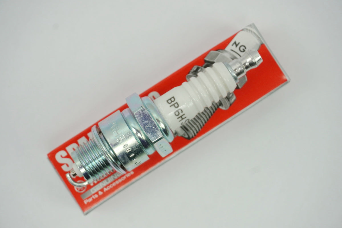 Spark plug Yamaha NGK - BP6HS for Yamaha Hyosung Suzuki Peugeot - NEW