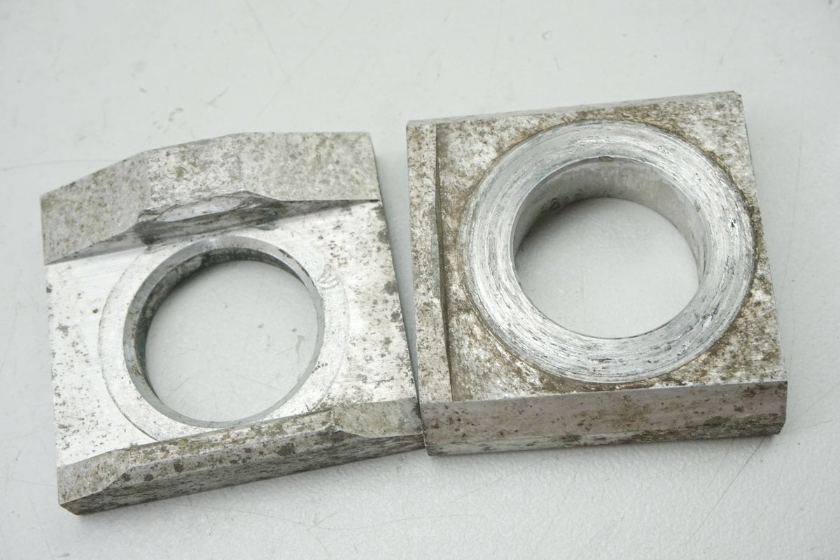 Suzuki GSX 1400 WVBN Kettenspanner Schwinge Paar