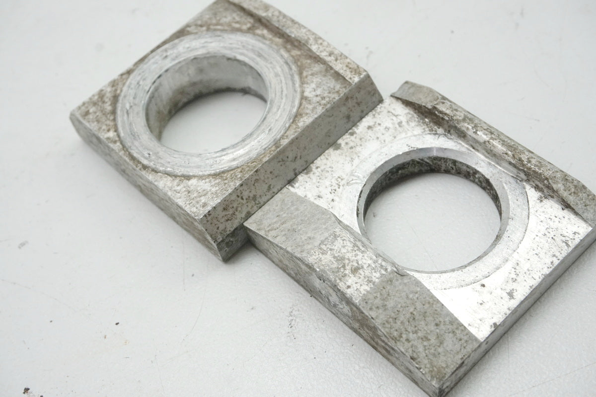 Suzuki GSX 1400 WVBN Kettenspanner Schwinge Paar