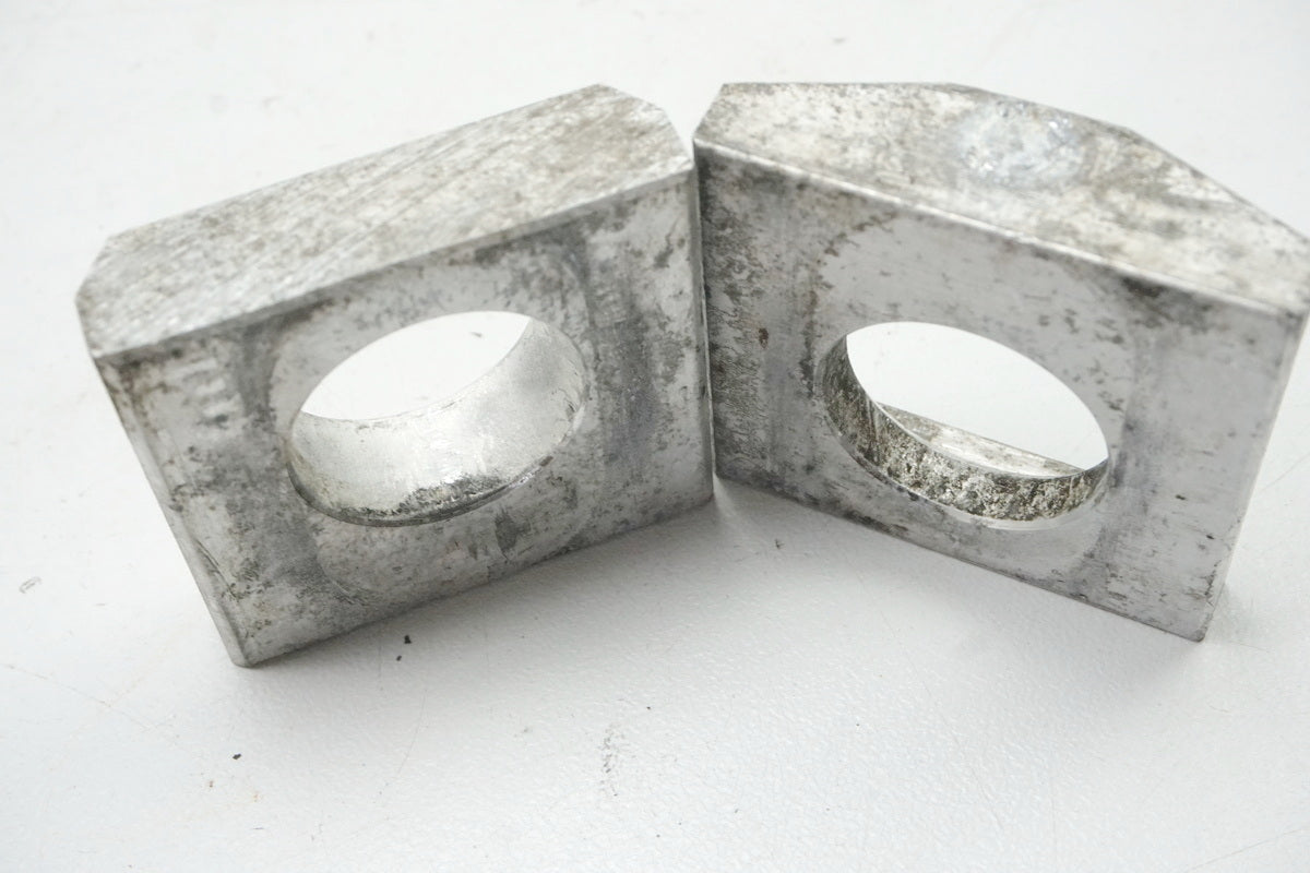 Suzuki GSX 1400 WVBN Kettenspanner Schwinge Paar