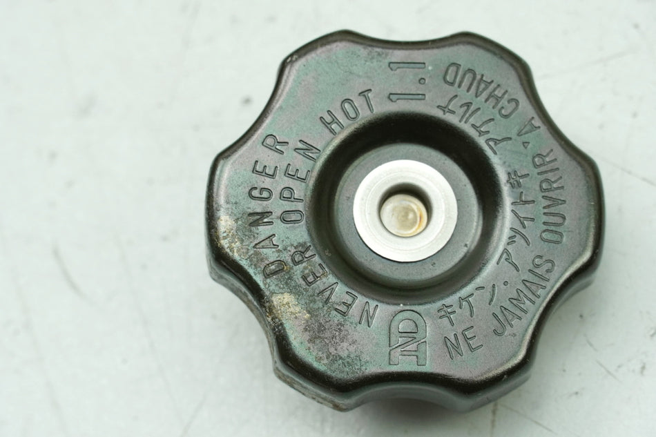 KAWASAKI ZZR 1100 D ZXT10D G Kühlerdeckel Verschluß Kappe Kühler Stutzen