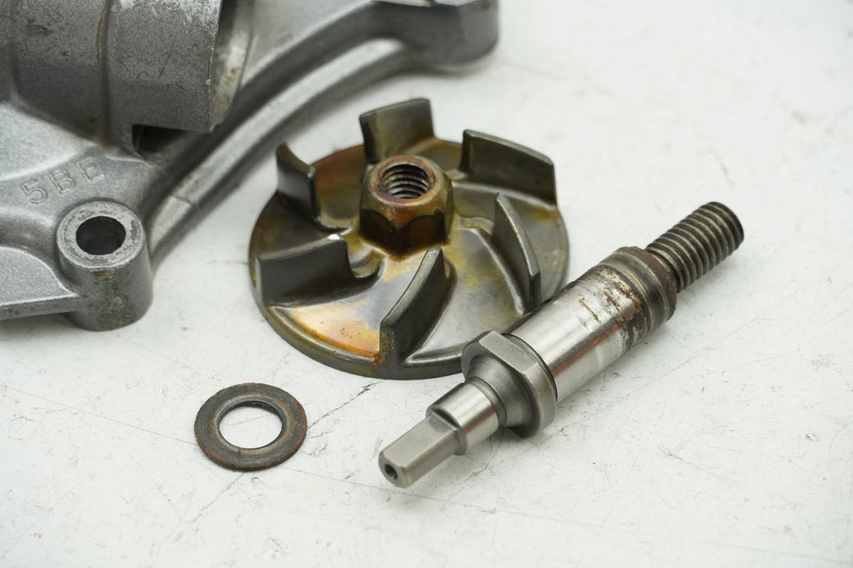 YAMAHA YZ 426 F 5BE Bomba de agua eje impulsor tapa cárter motor