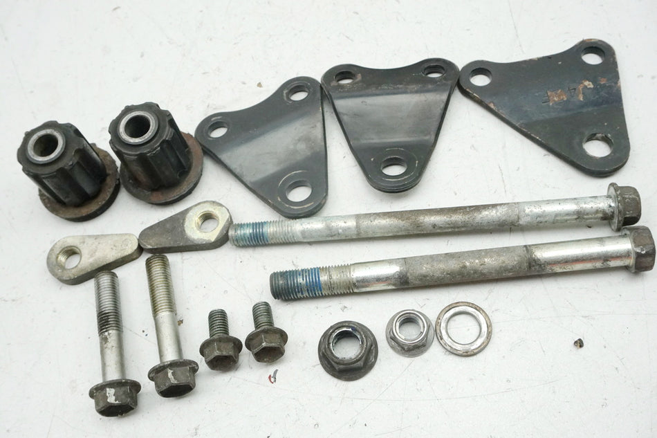 Soporte Suzuki GSX 1400 WVBN, eje del motor, perno, goma espaciadora, soporte del motor