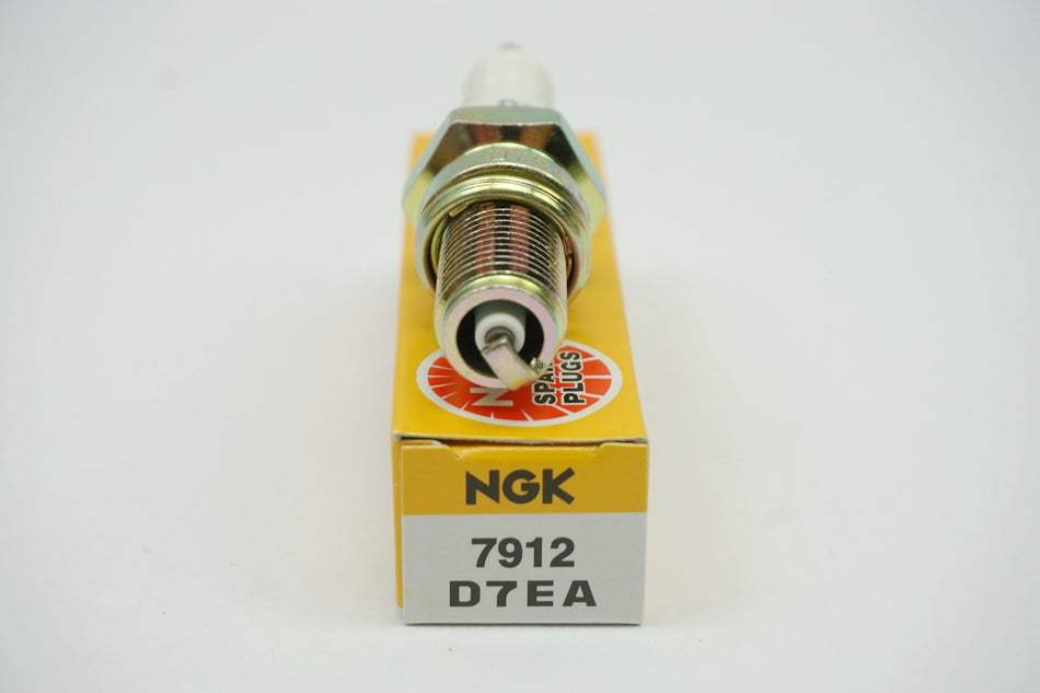 Zündkerze NGK - D7EA für BMW Suzuki Yamaha - NEU
