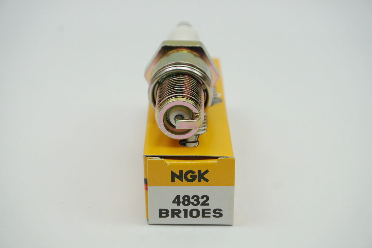 Bujía NGK - BR10ES para Derbi Gilera Kawasaki Suzuki - NUEVA