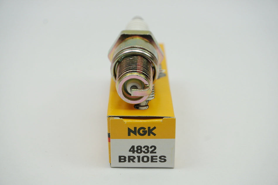 Bujía NGK - BR10ES para Derbi Gilera Kawasaki Suzuki - NUEVA