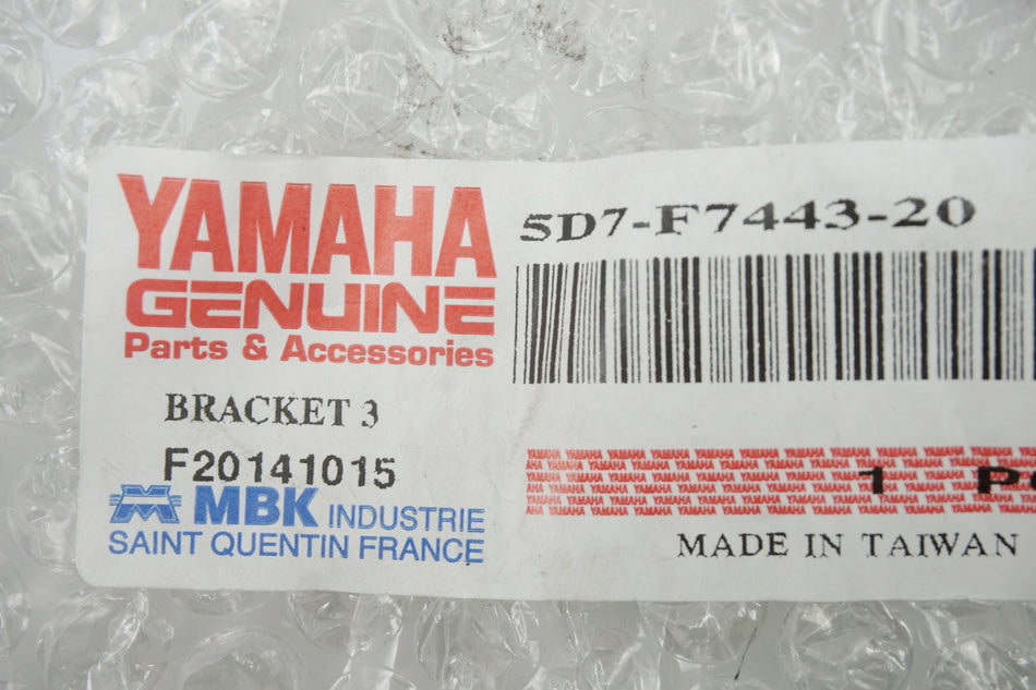 YAMAHA YZF 125 R RE29 Soporte estribera derecha conductor Soporte estribera 5D7-F7443-20