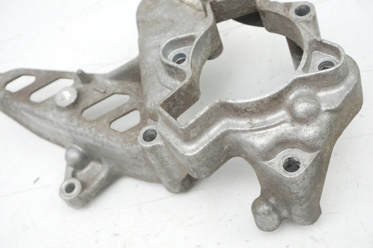 Suzuki GSX 1400 WVBN Halterung Kupplungszylinder Drucknehmer Gehäuse Halter