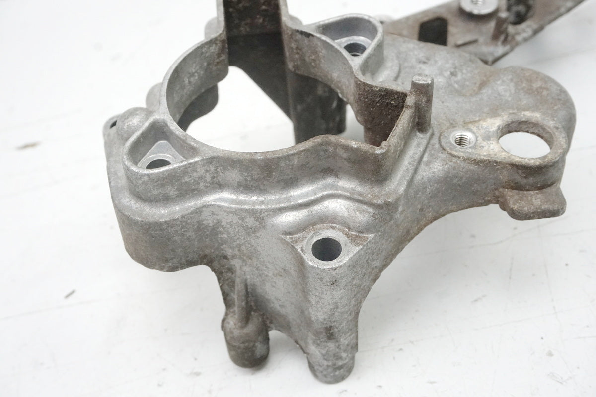 Suzuki GSX 1400 WVBN Halterung Kupplungszylinder Drucknehmer Gehäuse Halter