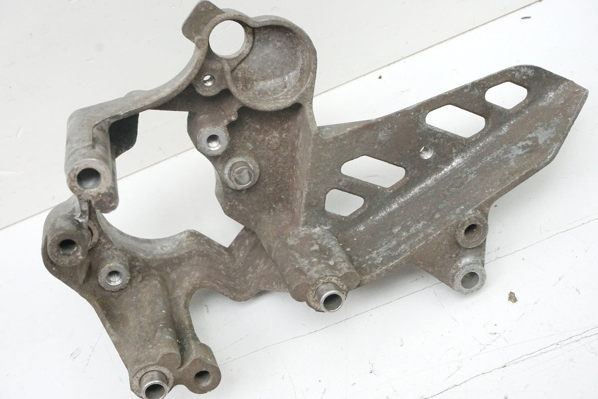 Suzuki GSX 1400 WVBN Halterung Kupplungszylinder Drucknehmer Gehäuse Halter