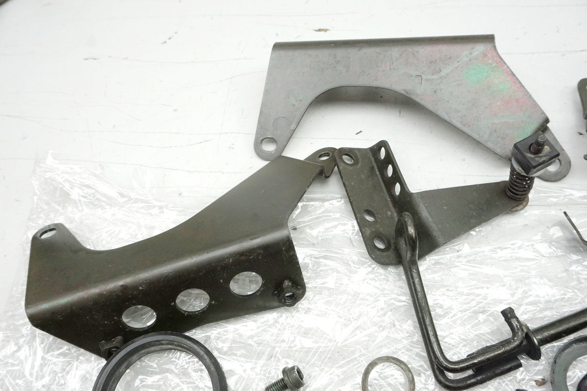 Suzuki GSX 1400 WVBN Schrauben Kleinteile Halter