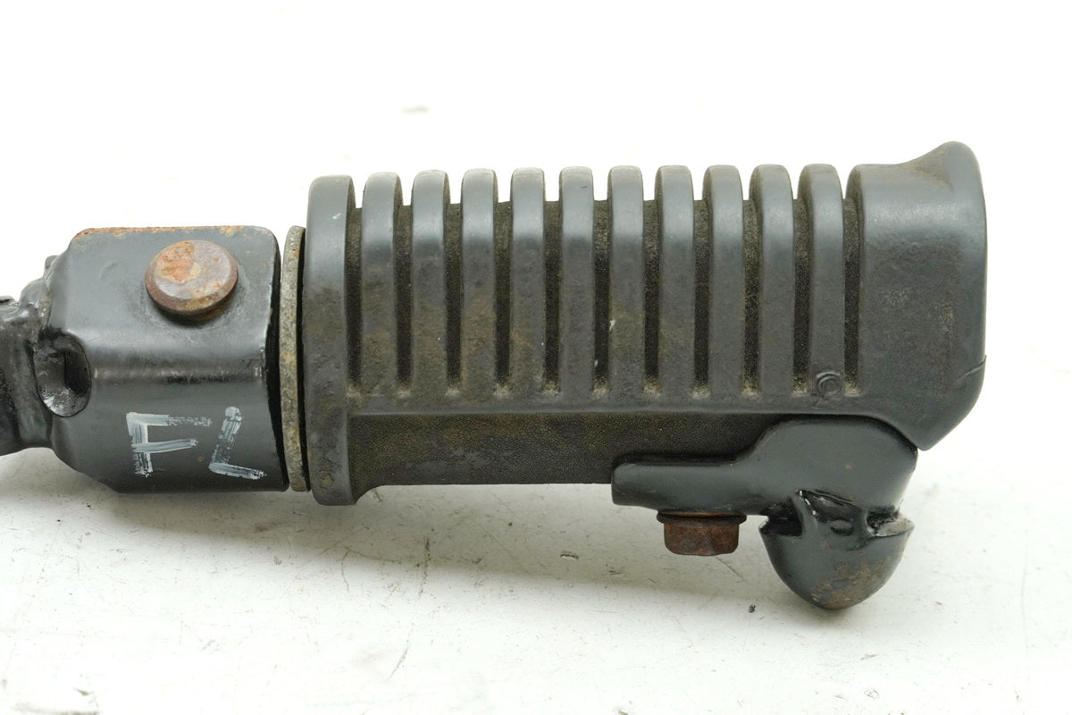 HONDA CB 450 N PC14 Fußraste Fahrer links Halter Fußrastenträger