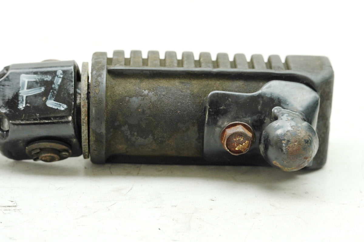 HONDA CB 450 N PC14 Fußraste Fahrer links Halter Fußrastenträger