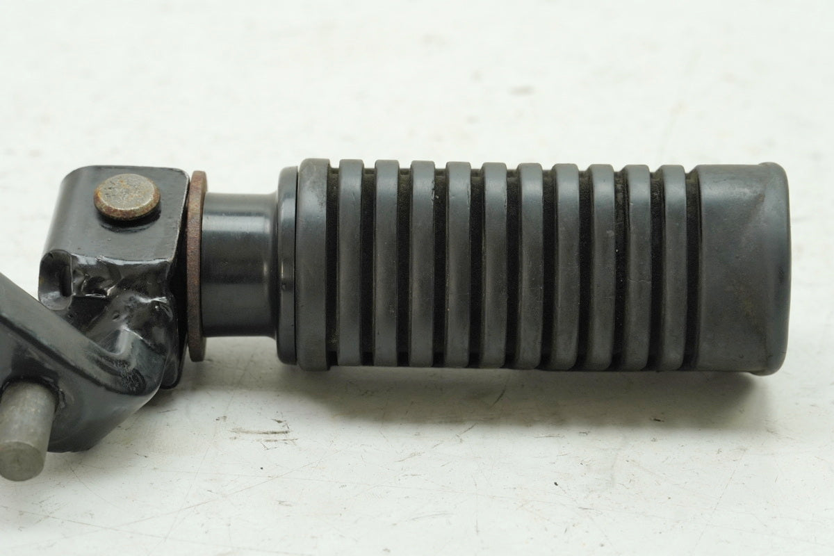 HONDA CB 450 N PC14 Estribera derecha del conductor Soporte de estribera