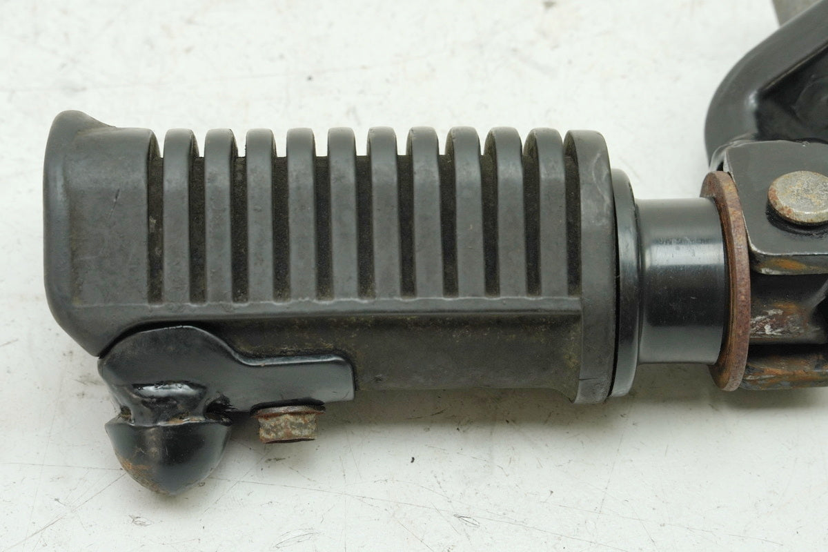 HONDA CB 450 N PC14 Estribera derecha del conductor Soporte de estribera