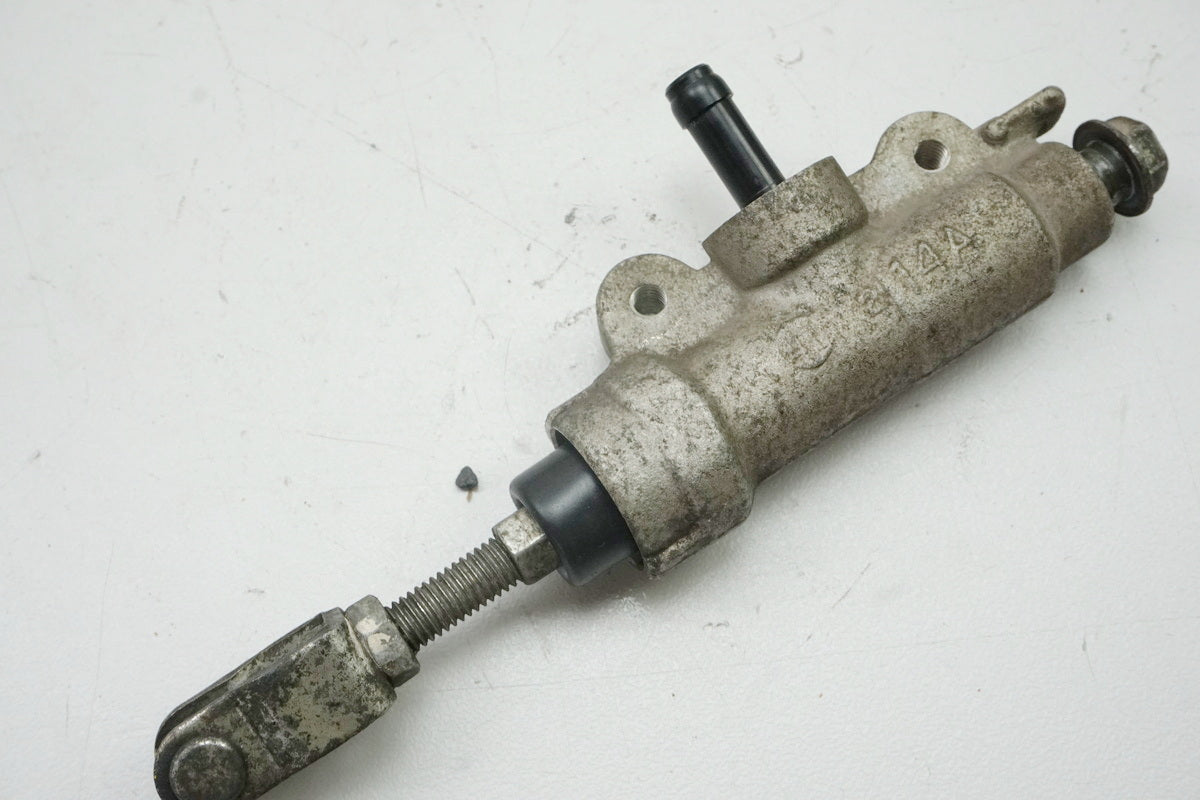 Suzuki GSX 1400 WVBN Bremszylinder hinten Bremspumpe Fußbremszylinder