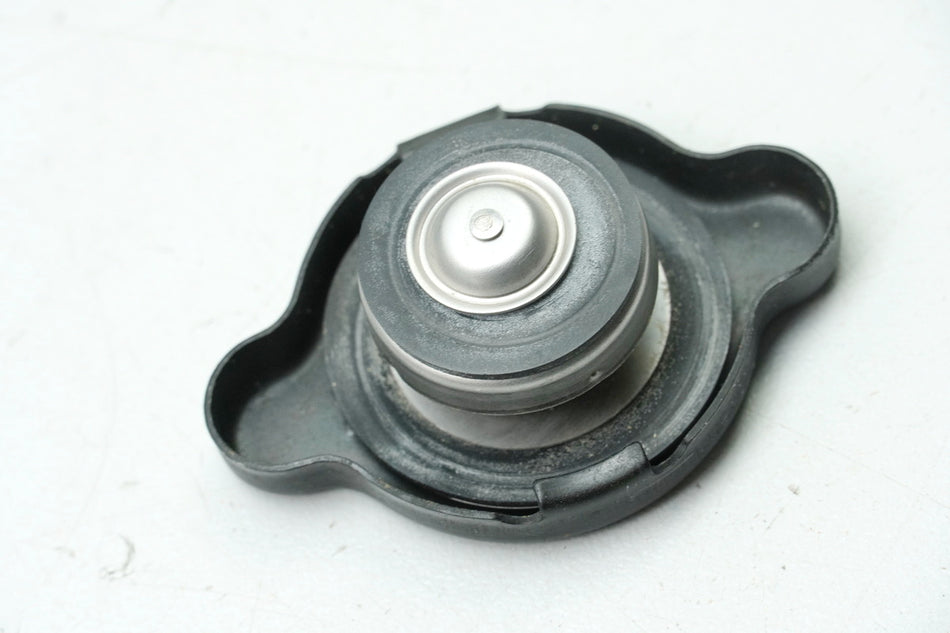 SUZUKI RF 900 GT73B Kühlerdeckel Verschluß Einfüllstutzen Cover Deckel
