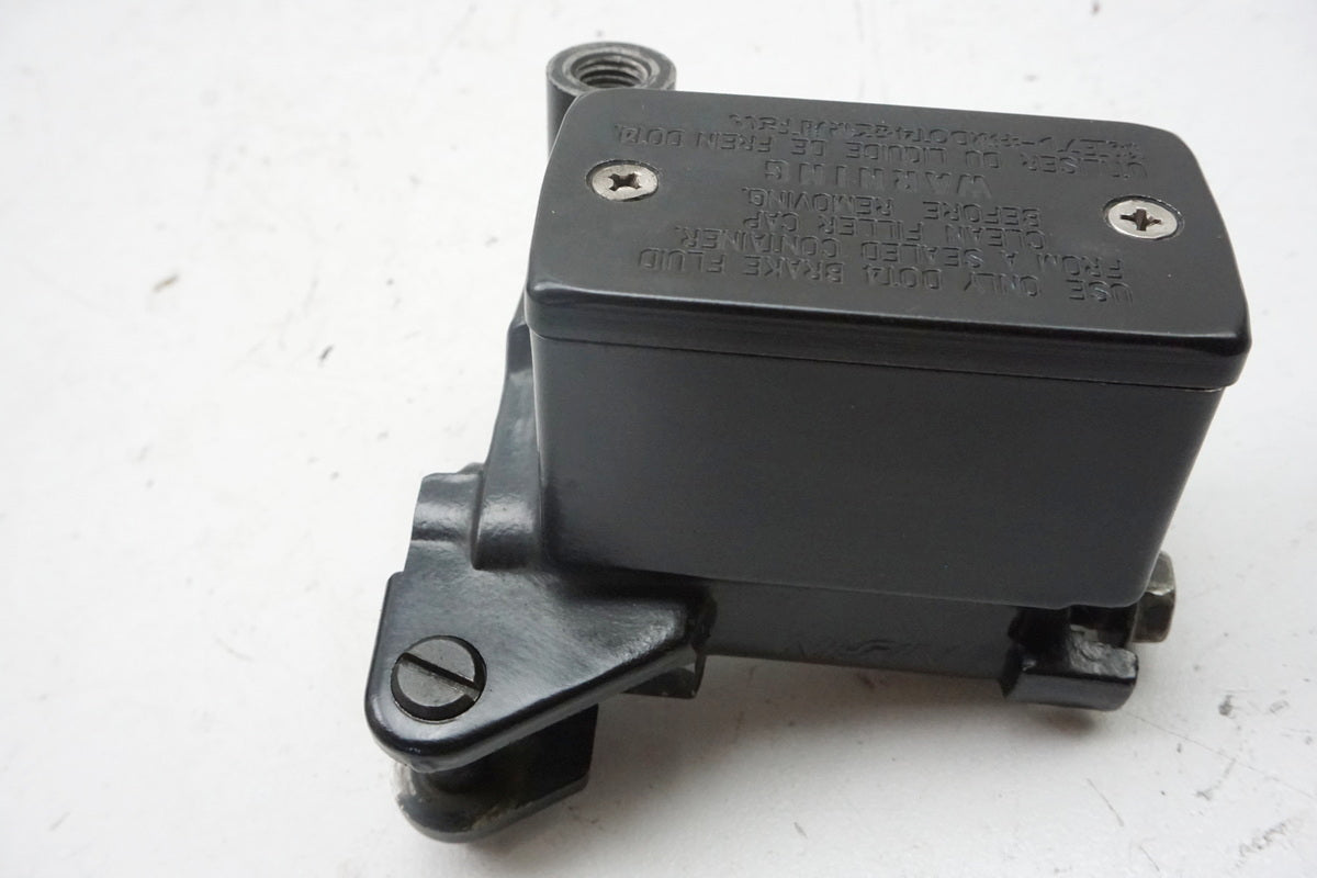 Suzuki GSX 1400 WVBN Bremszylinder vorn Bremspumpe Hauptbremszylinder
