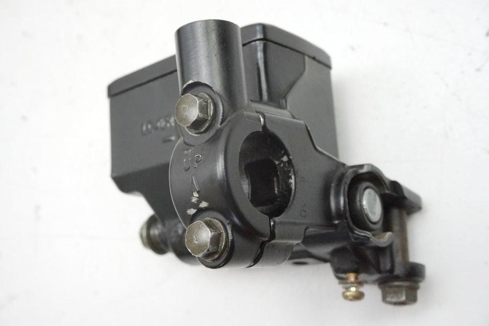 Suzuki GSX 1400 WVBN Bremszylinder vorn Bremspumpe Hauptbremszylinder