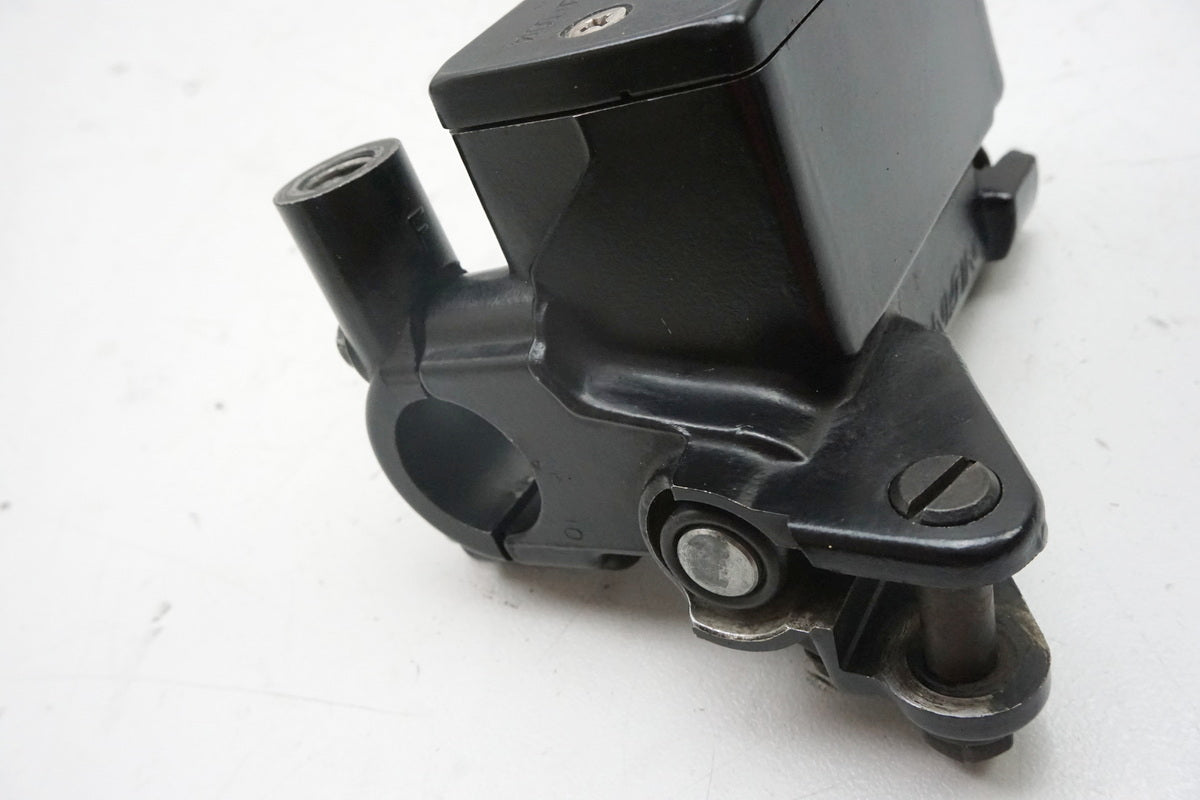 Suzuki GSX 1400 WVBN Bremszylinder vorn Bremspumpe Hauptbremszylinder