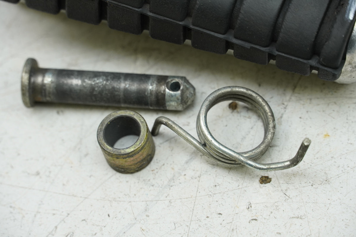 YAMAHA XV 750 4PW VIRAGO Footrest Rider left front