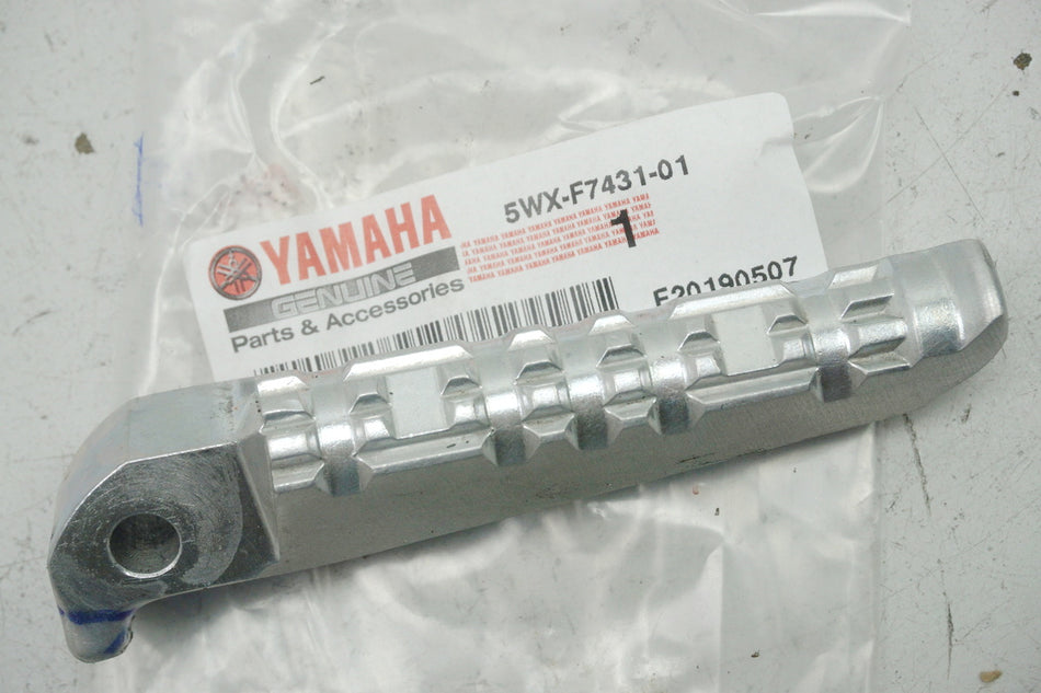 YAMAHA DT 125 MT WR YZF ... Fußraste Sozius links 5WX-F7431-01