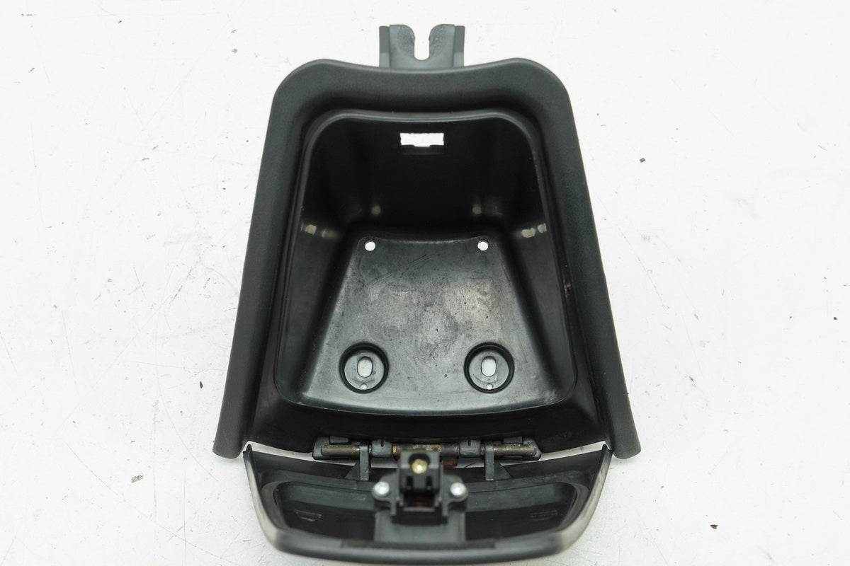 KYMCO XCiting 500 i RFBT70040 Compartimento de almacenamiento Asiento Caja de almacenamiento Bandeja Tapa
