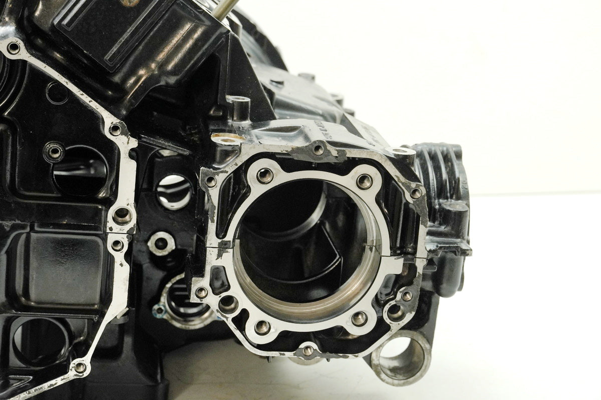 YAMAHA VMX-12 VMAX 1200 2WE Engine Housing Crankcase (for engine)
