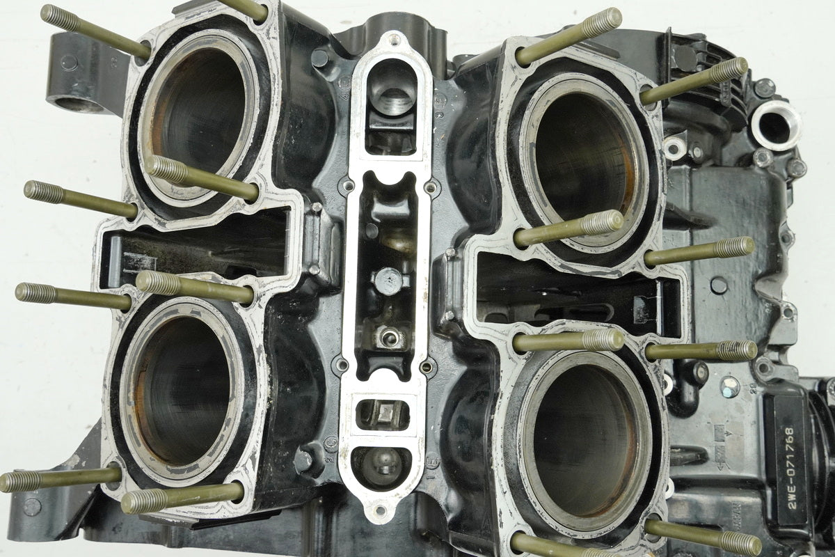 YAMAHA VMX-12 VMAX 1200 2WE Engine Housing Crankcase (for engine)