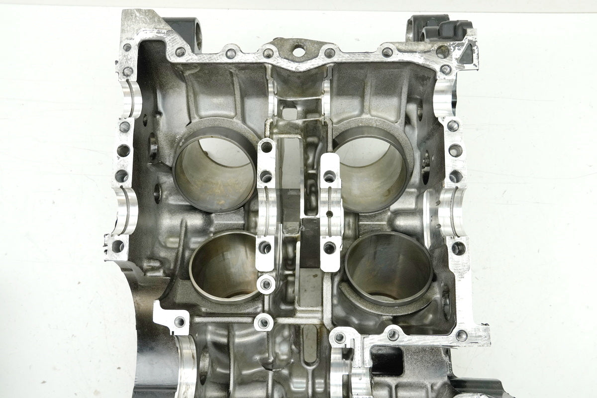 YAMAHA VMX-12 VMAX 1200 2WE Engine Housing Crankcase (for engine)