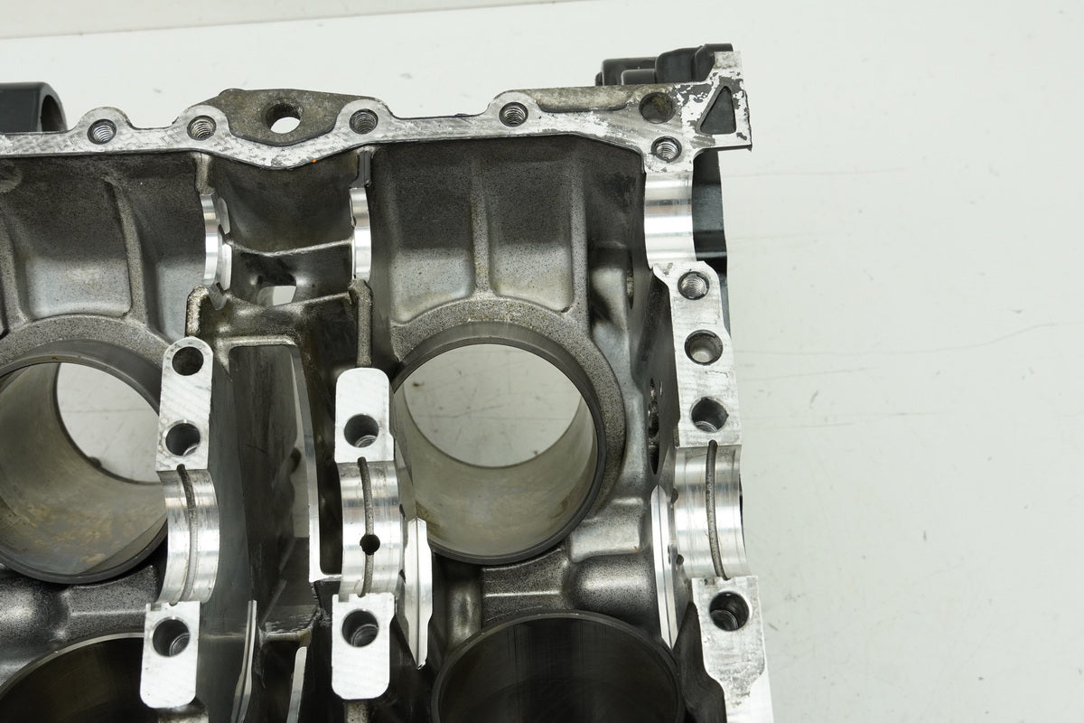 YAMAHA VMX-12 VMAX 1200 2WE Engine Housing Crankcase (for engine)