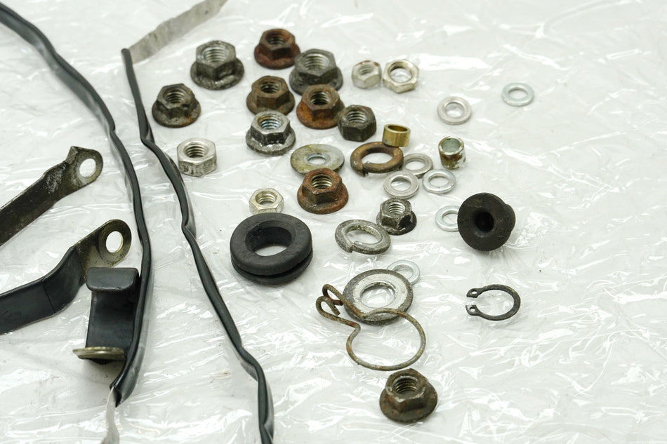 HONDA CB 450 N PC14 tornillos piezas pequeñas soporte (para chasis carenado)