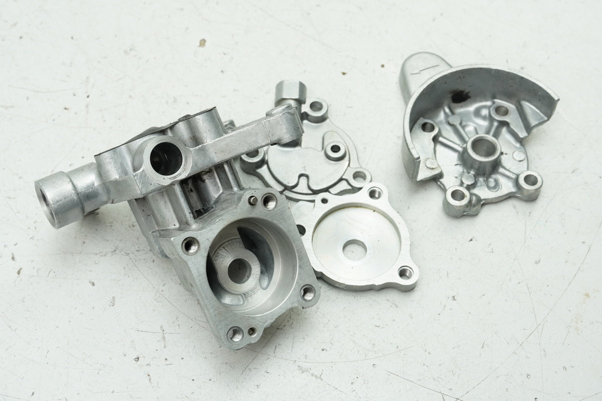 YAMAHA VMX-12 VMAX 1200 2WE Oil Pump Housing (for engine)