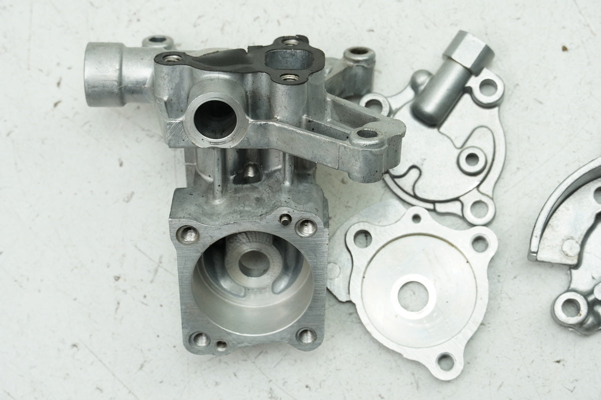 YAMAHA VMX-12 VMAX 1200 2WE Oil Pump Housing (for engine)