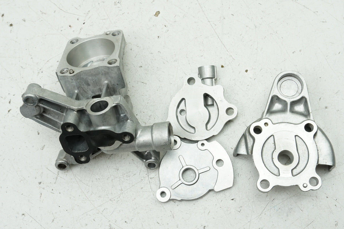 YAMAHA VMX-12 VMAX 1200 2WE Oil Pump Housing (for engine)