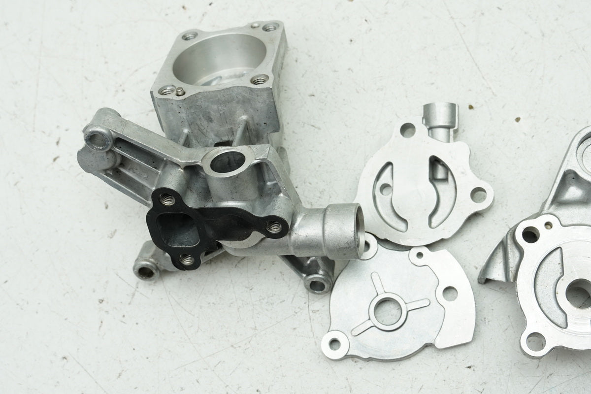 YAMAHA VMX-12 VMAX 1200 2WE Oil Pump Housing (for engine)