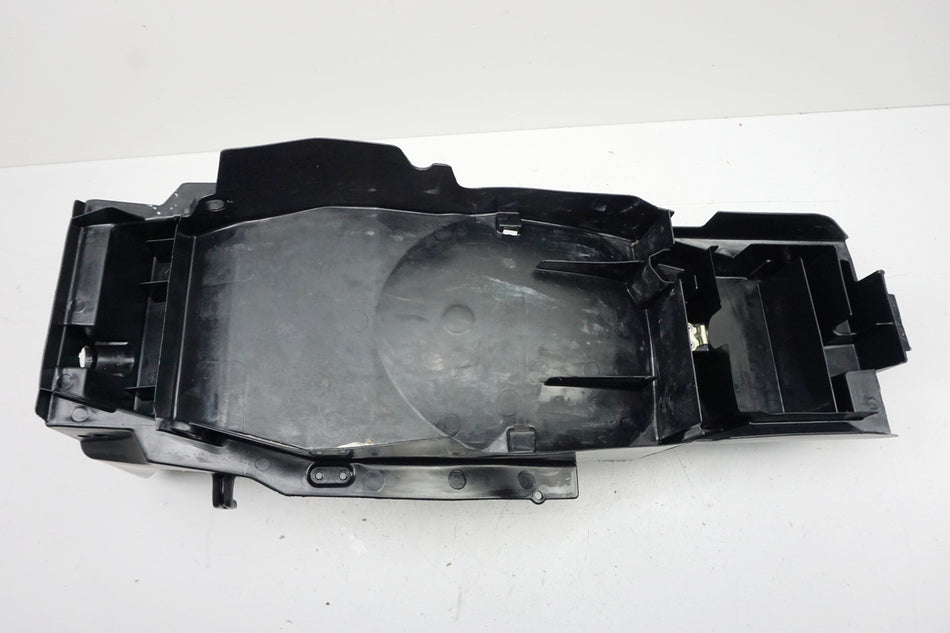 HONDA CBR 900 SC44 Guardabarros tras. Paso de rueda Revestimiento interior de la batería del guardabarros