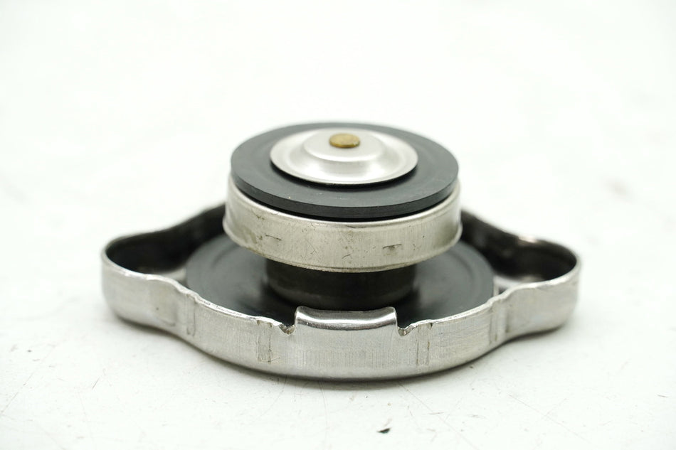 KYMCO XCiting 500 i RFBT70040 Kühlerdeckel Verschluß Einfüllstutzen Cover Deckel