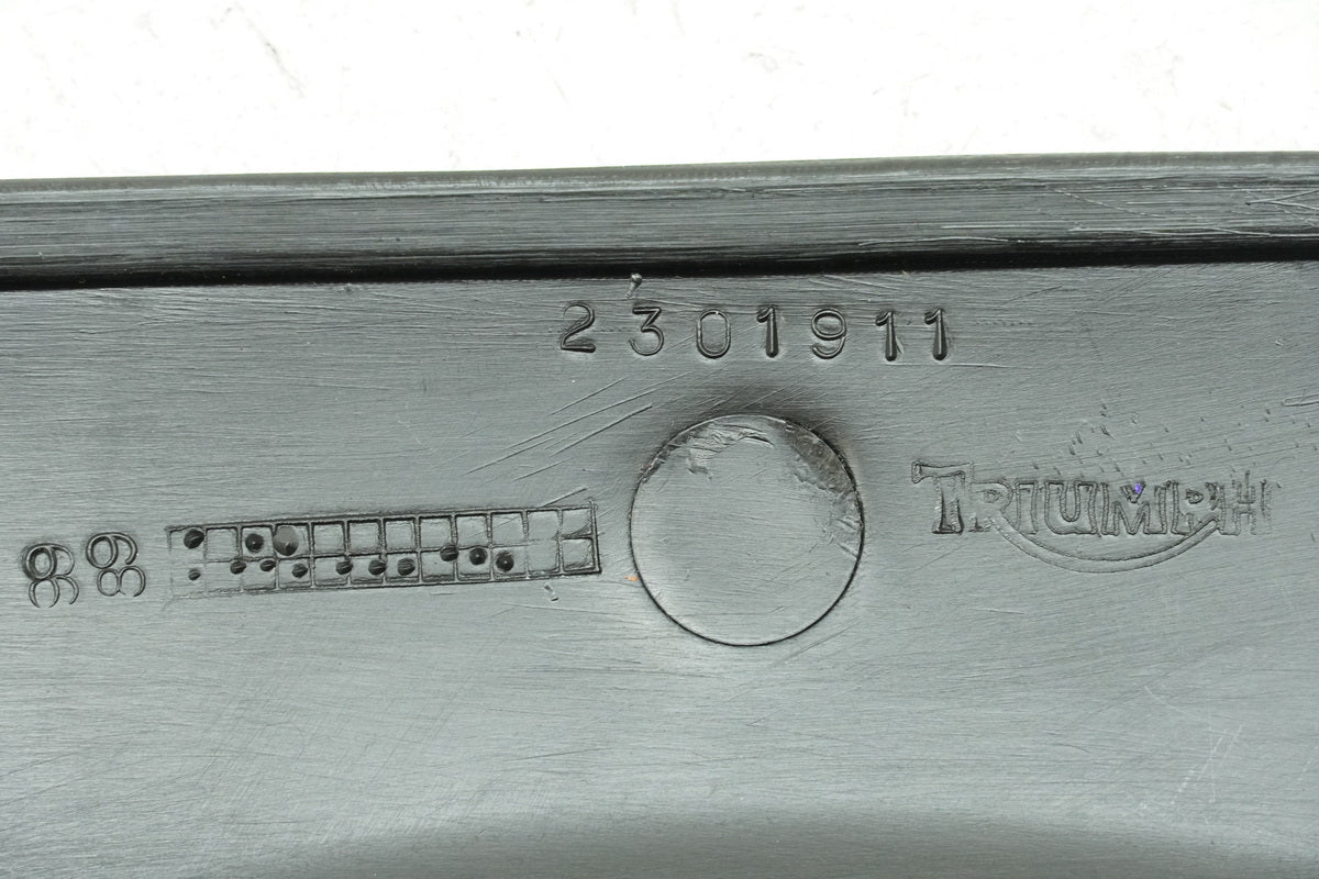 TRIUMPH SPRINT ST T695 955i Verkleidung Cockpit Tacho Abdeckung NEU T2301911