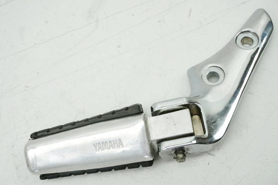 YAMAHA XV 750 4PW VIRAGO Reposapiés trasero derecho Soporte reposapiés Placa de soporte