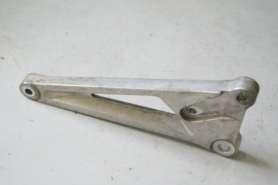 HONDA CB 250 TWO FIFTY MC26 GRUNDPLATTE FUßRASTENTRÄGER FAHRER LINKS HALTER