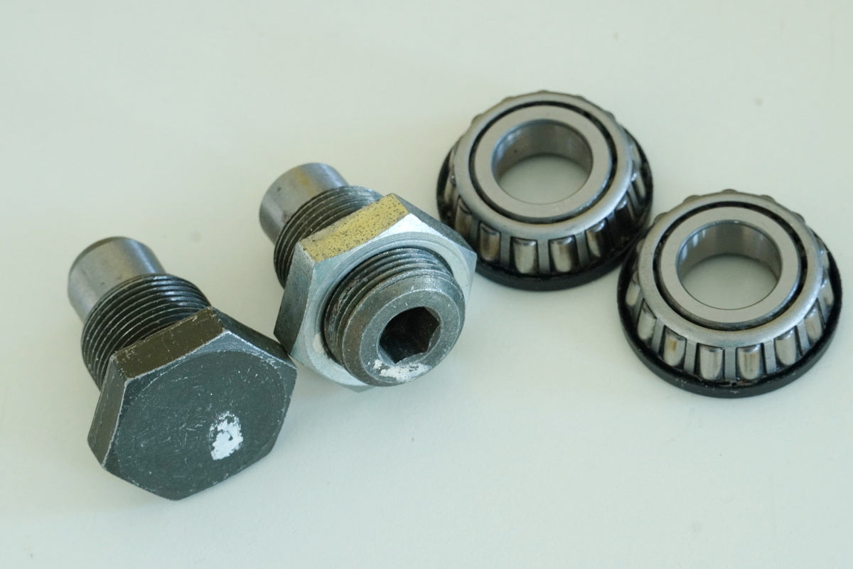 SUZUKI VL 800 WVBM INTRUDER VOLUSIA Swingarm Bolts Bearing Nut Bearing Pin